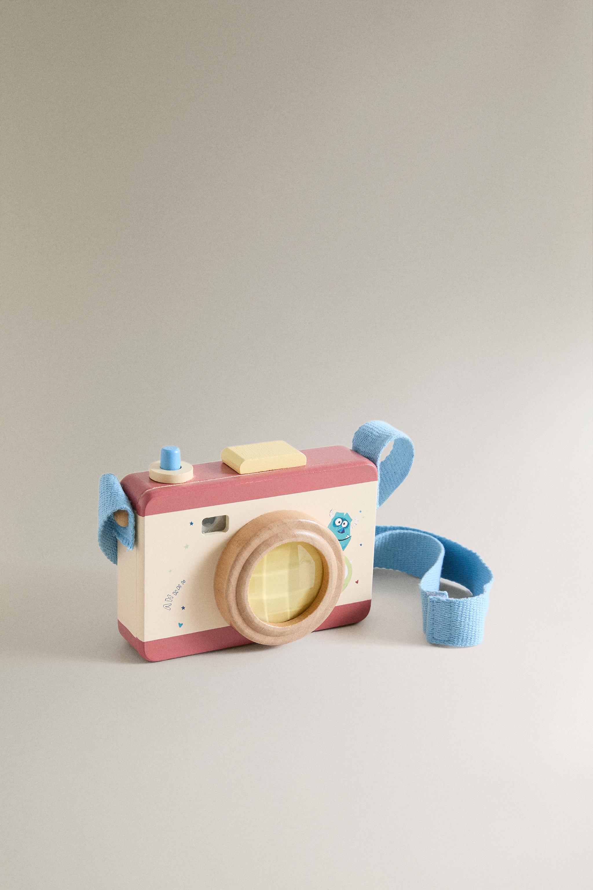 MONSTERS, INC. ©DISNEY/PIXAR TOY CAMERA